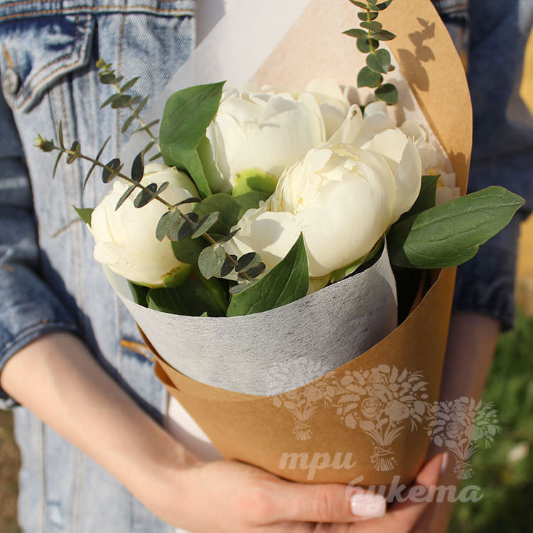 5 белых пионов Дюшес