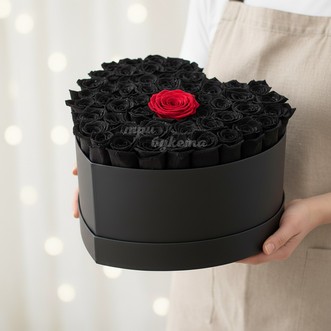 Сердце из 51 черной розы
