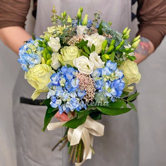 Букет невесты из гортензии и роз