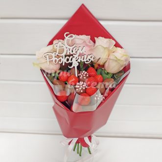 Клубника и розы на день рождения