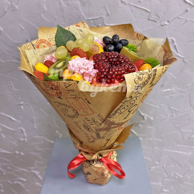 Букет из граната и кумкватов