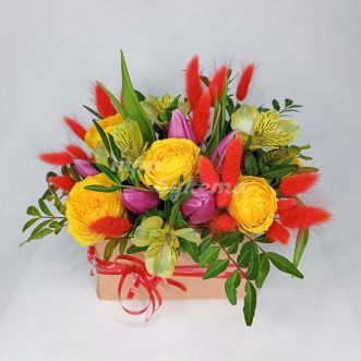 Мини-композиция цветов и лагуруса