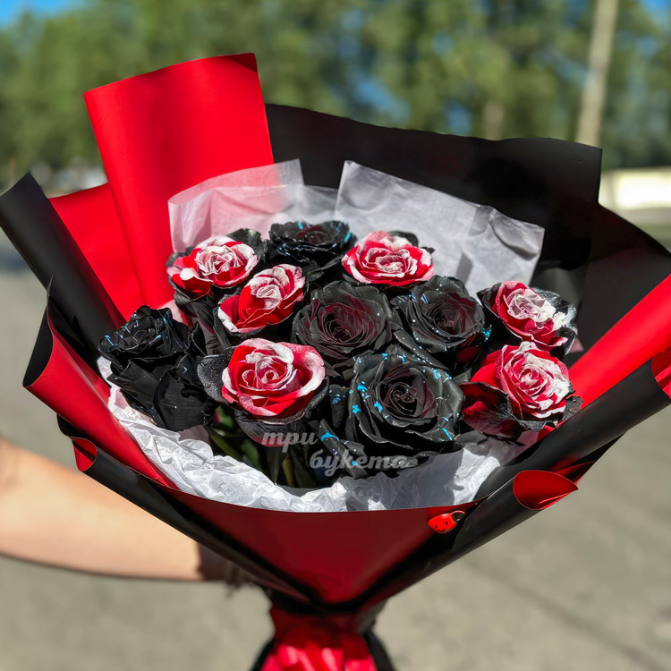Букет из 11 роз 60 см с оформлением (крупный план)